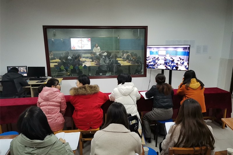 向瑛主讲展示课4_副本.jpg 向瑛主讲展示课4_副本.jpg