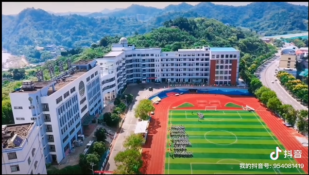 我校军训镜头.png 我校军训镜头.png