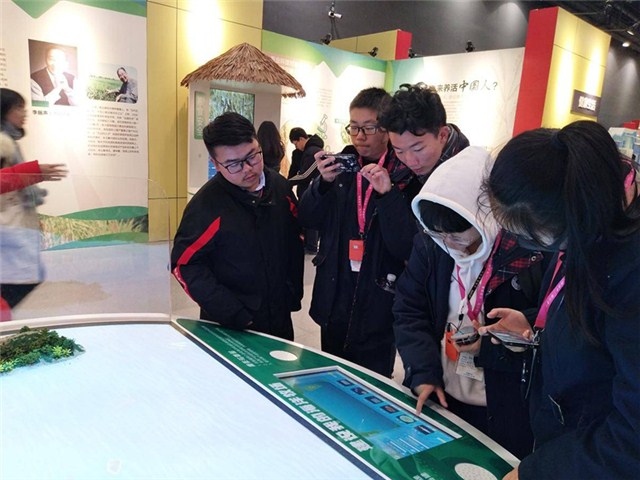 参观科技馆2_副本6 (1).jpg 参观科技馆2_副本6 (1).jpg