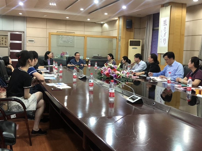 0.6.重庆外校陈炜副校长介绍学校外语特色建设情况_副本.jpg 0.6.重庆外校陈炜副校长介绍学校外语特色建设情况_副本.jpg