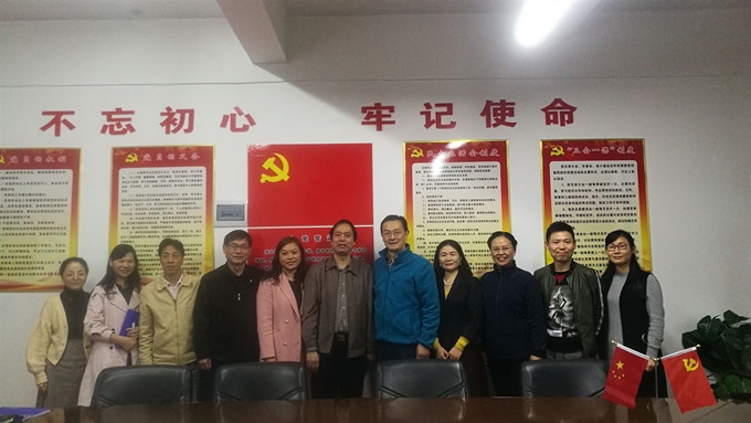 合影_副本.jpg 合影_副本.jpg