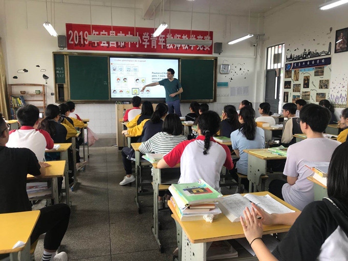 三大外教上课2_副本.jpg 三大外教上课2_副本.jpg