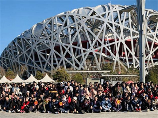 参观鸟巢_副本5.jpg 参观鸟巢_副本5.jpg