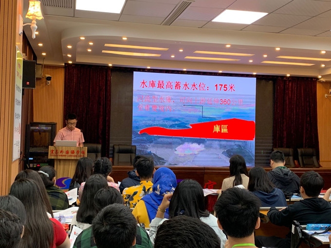 张坤老师_副本.jpg 张坤老师_副本.jpg