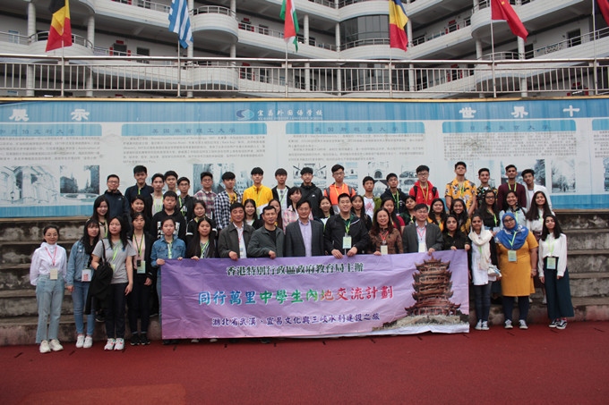 合影_副本.jpg 合影_副本.jpg