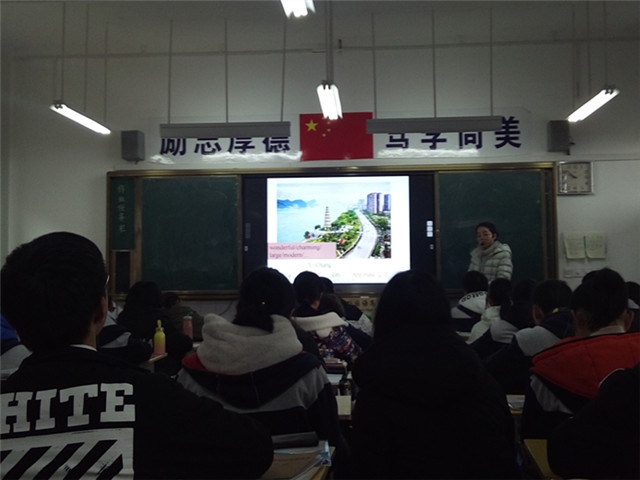 向静_副本.jpg 向静_副本.jpg