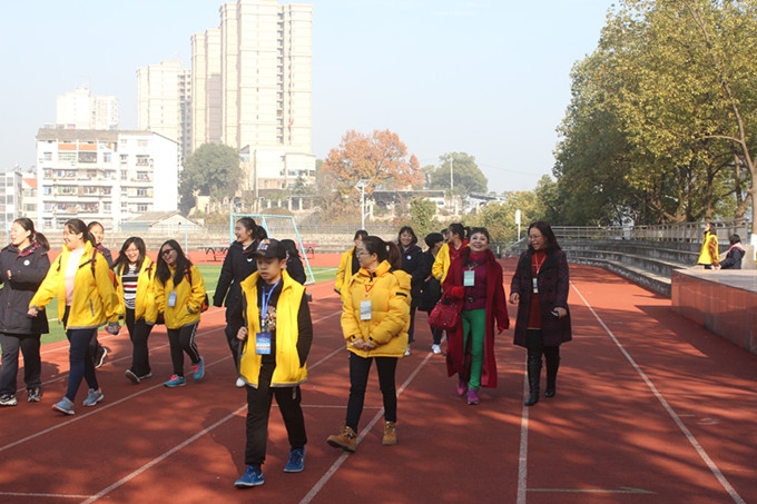 02参观校园_副本.jpg 02参观校园_副本.jpg