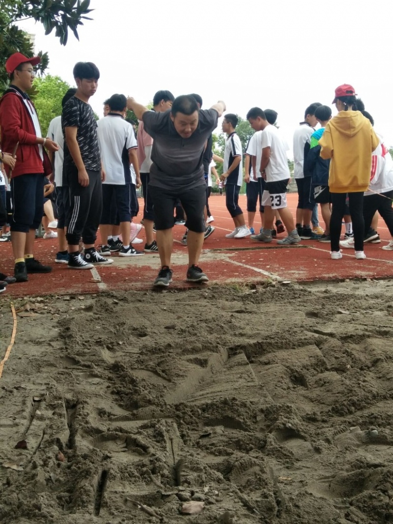 跳远1.jpg