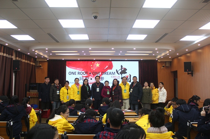 8.学校领导与营员们合影_副本.jpg 8.学校领导与营员们合影_副本.jpg