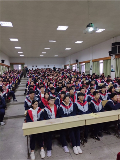 学生3.jpg 学生3.jpg