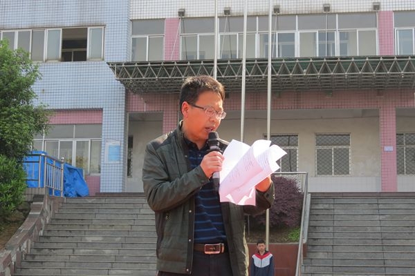 宣布获奖.jpg 宣布获奖.jpg