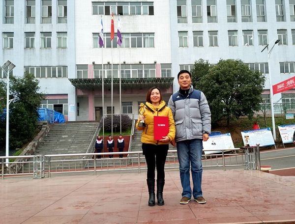 秦玲.jpg 秦玲.jpg